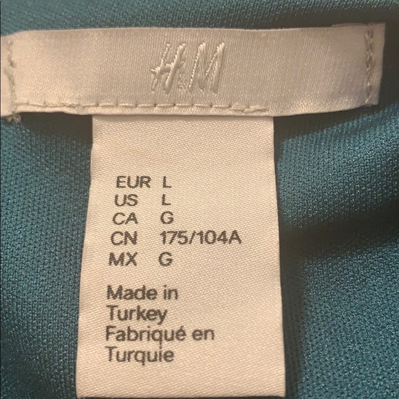 H&M asymmetrical peblem style top with zipper - Picture 3 of 3